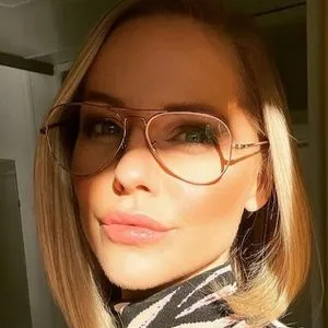 Stephanie Waring's profile image