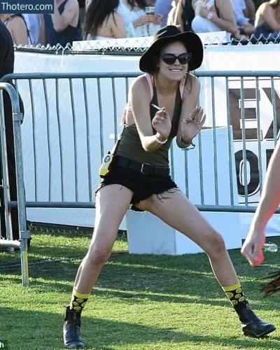 Tallulah Willis - woman in a black hat and black dress playing frisbee