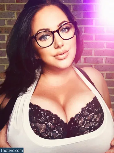 chloehart34kk - woman with glasses and a bra top posing for a picture