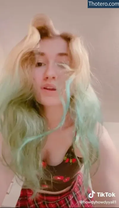 Sydney Sheridan - a close up of a woman with long blonde hair and green hair