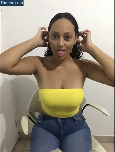 Annaaeeelle - woman sitting in a chair with her tongue out
