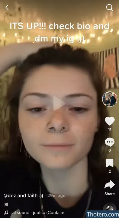 Okay.fr - a close up of a woman with a nose piercing and a video chat