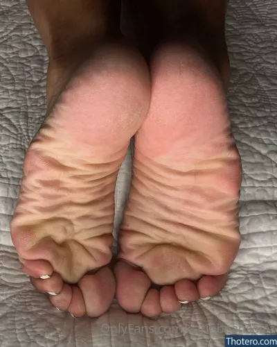 caribbeansolez - someone has a very large toe with a very thin toe