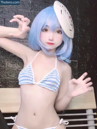 Mochimochi_nn - woman with blue hair and a white hat posing for a picture
