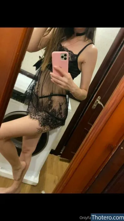 Darina Rey - in a black lingerie taking a selfie in a mirror