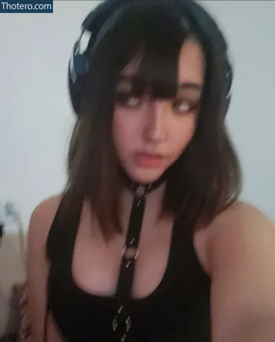 fire_fairy_xoxo - woman wearing headphones and a black top