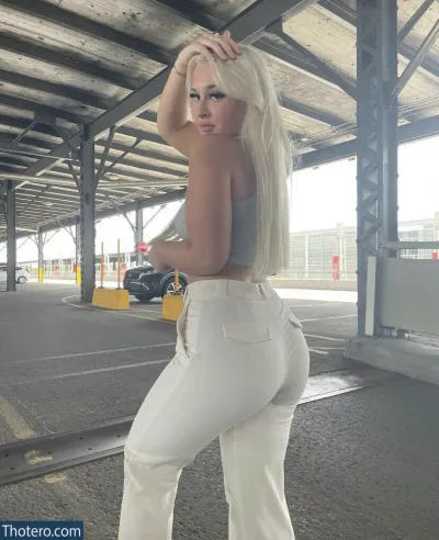 angellbunnyy - in a white pants and a gray top